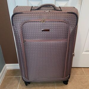 Like new London Fog Sheffield Collection Soft  Side Expandable Spinner Luggage